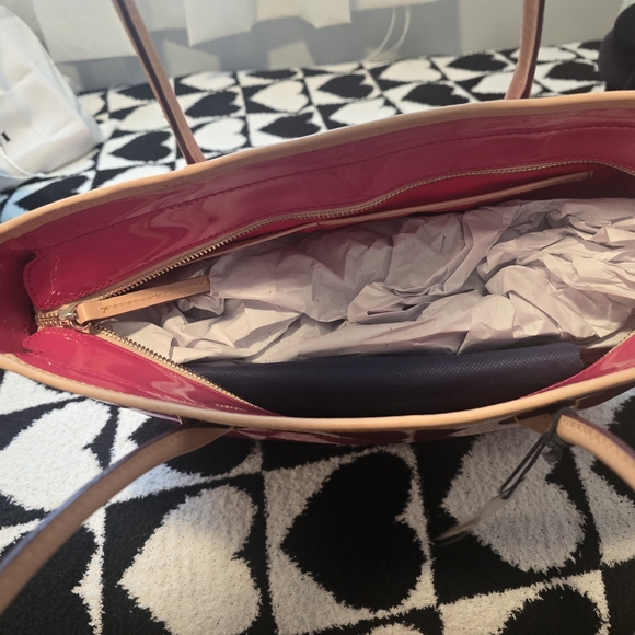 BRAND NEW Dooney and Bourke hot pink patent leather tote - Picture 6 of 10